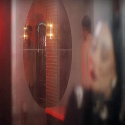 مهریبان منه جان دئینین نه جانینان خبر وار نه اوزونن